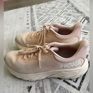 Hoka Arahi 7 -Size 8.5